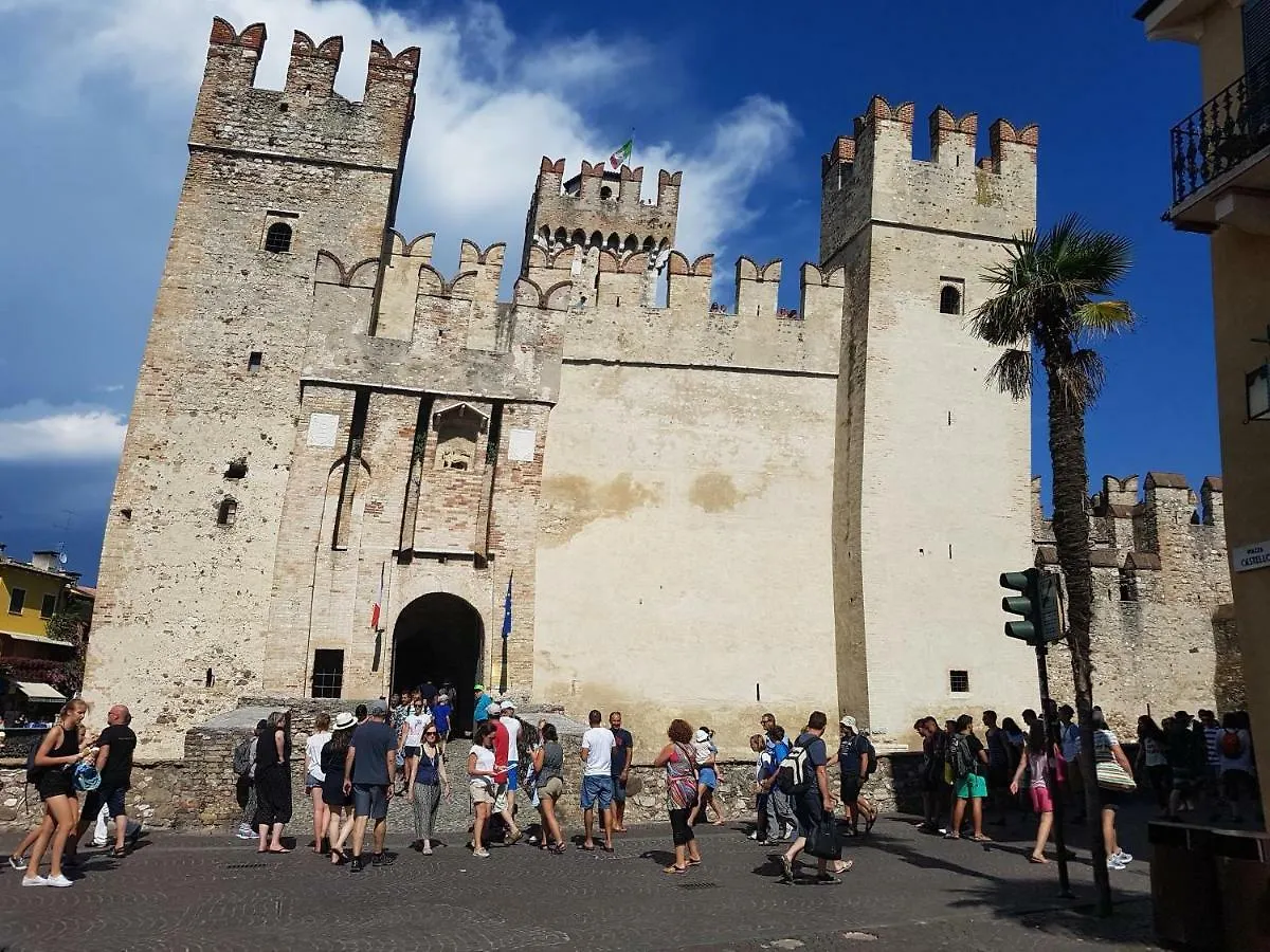 King' S Apartment Sirmione Италия